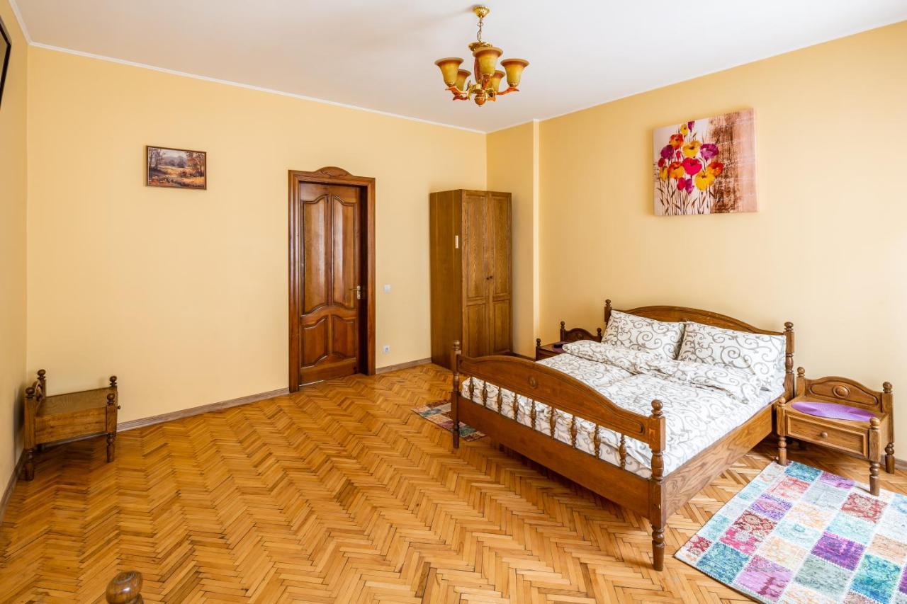 Apartment On Yana Zhizhky 리비프 외부 사진