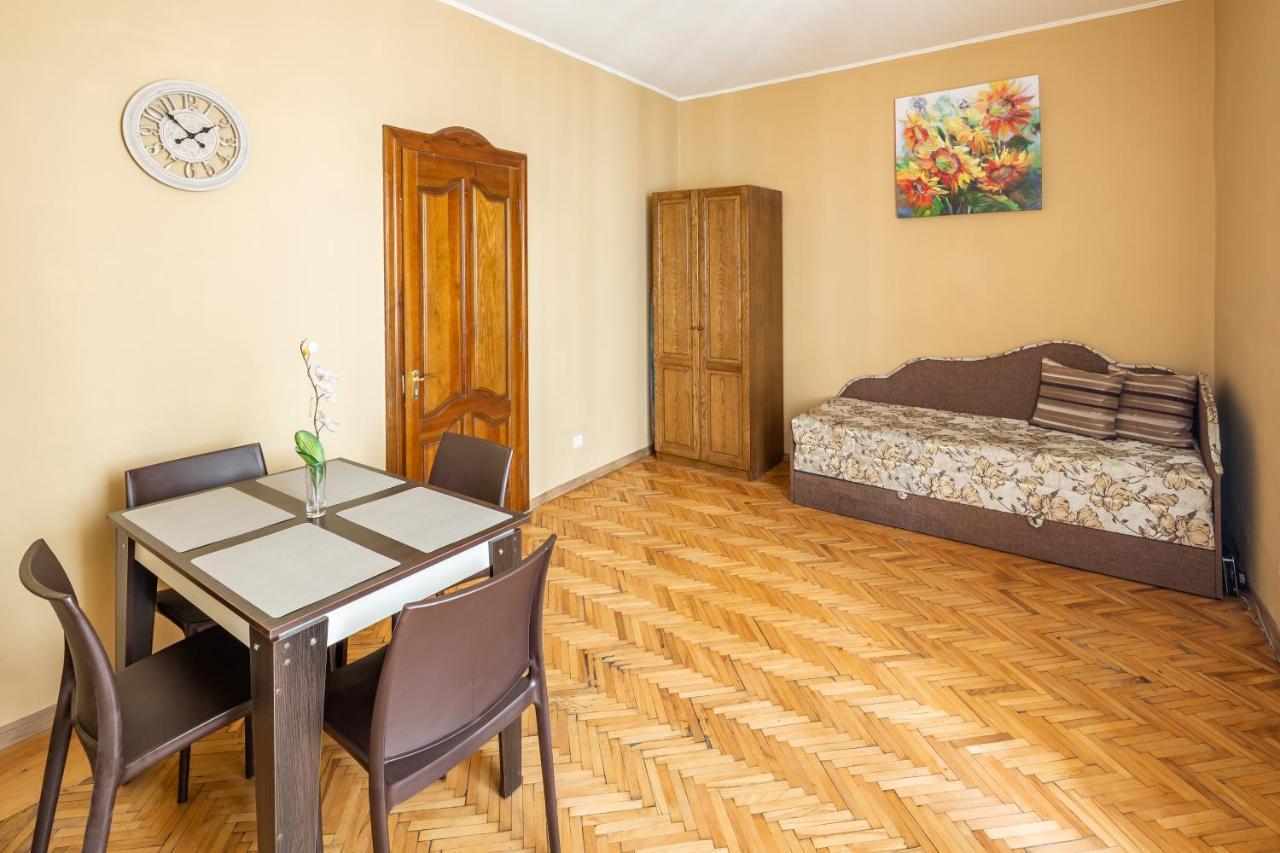 Apartment On Yana Zhizhky 리비프 외부 사진