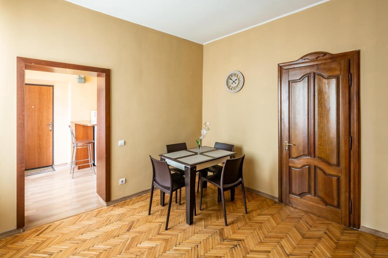 Apartment On Yana Zhizhky 리비프 외부 사진