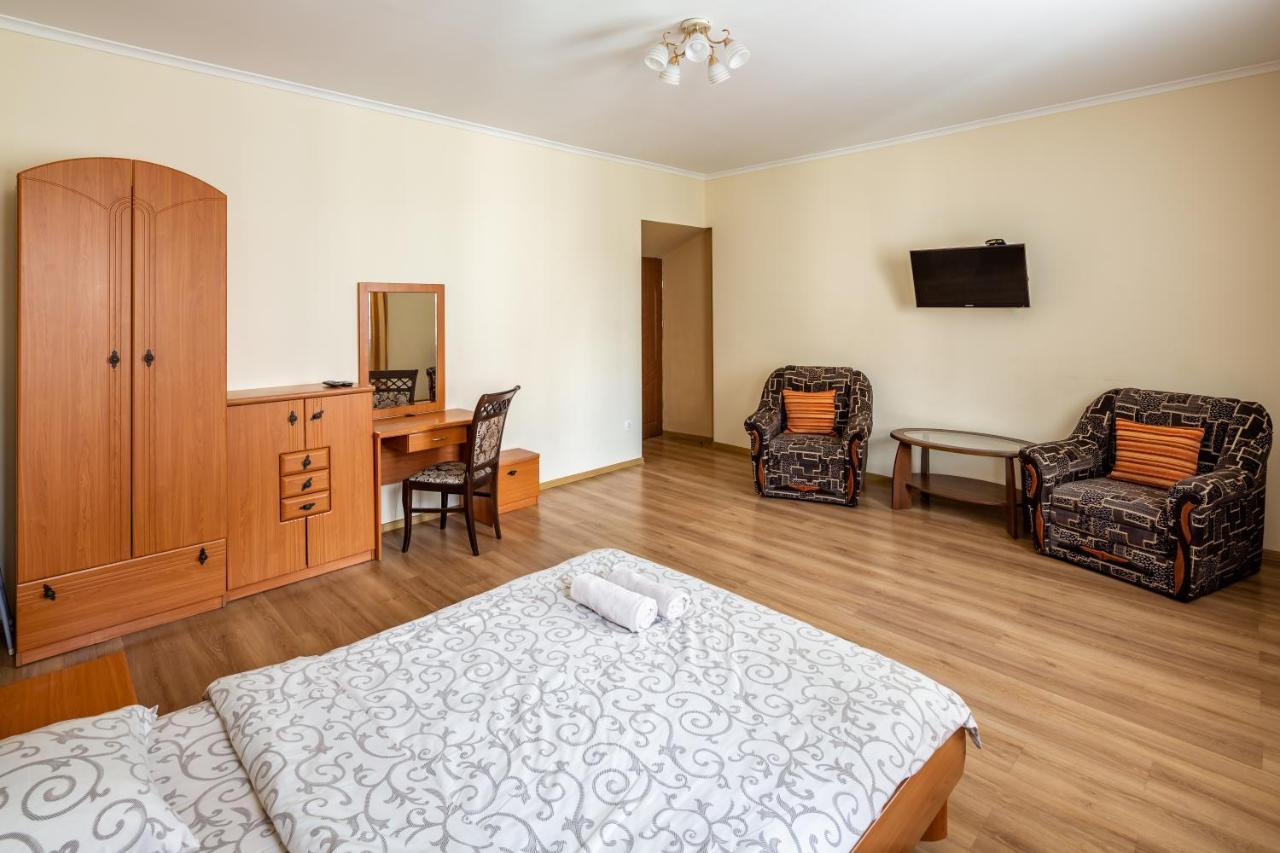 Apartment On Yana Zhizhky 리비프 외부 사진